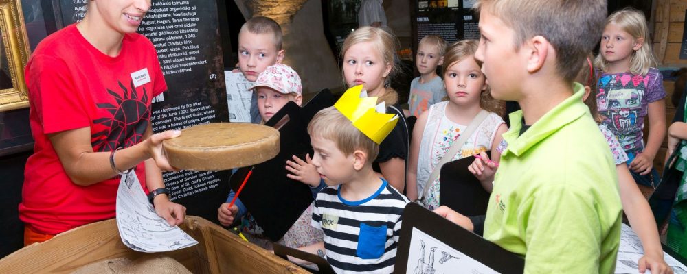 LASTELAAGER “KAHEKSA ÜHE HOOBIGA”